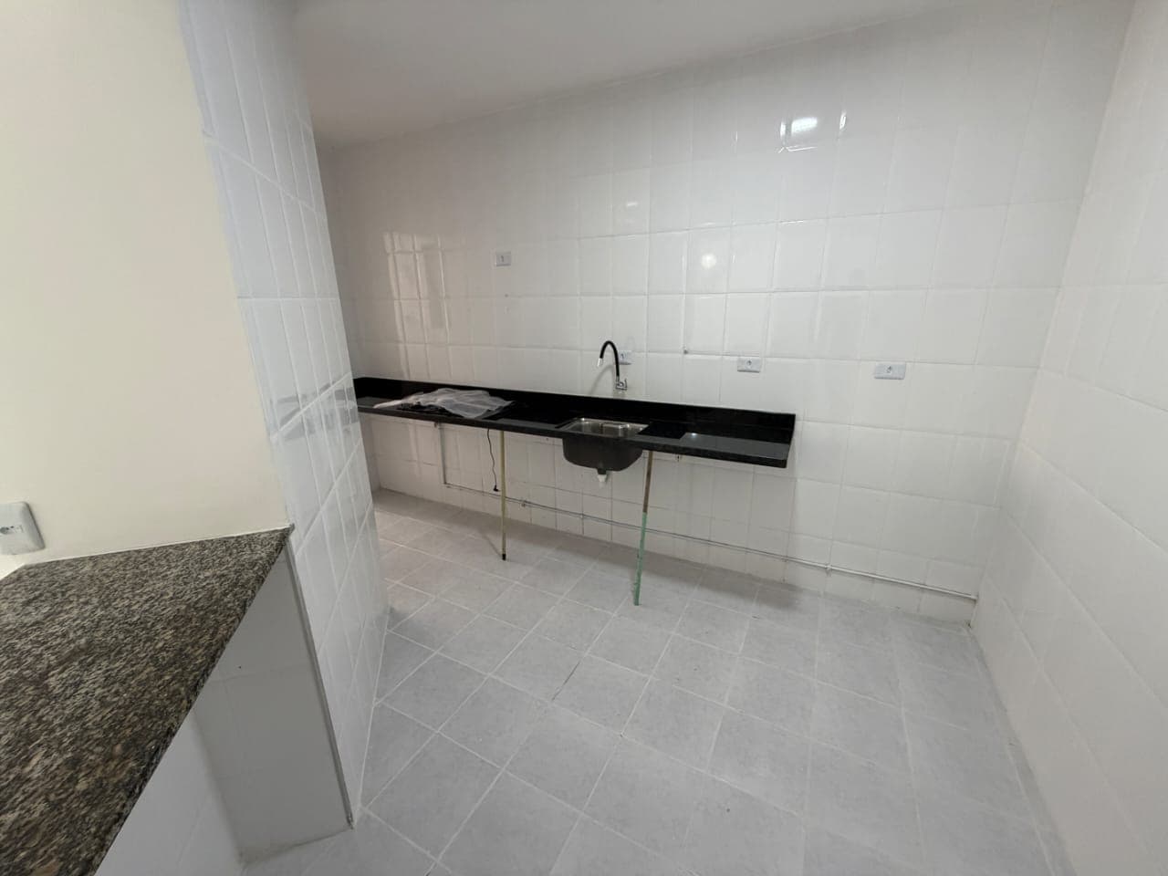 VENDO APARTAMENTO 2 DORMITÓRIOS EM PRAIA GRANDE  AVIAÇÃO